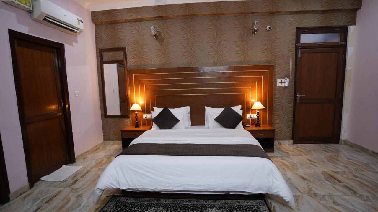 Hr Dukes Den Resort Рамнаґар Екстер'єр фото