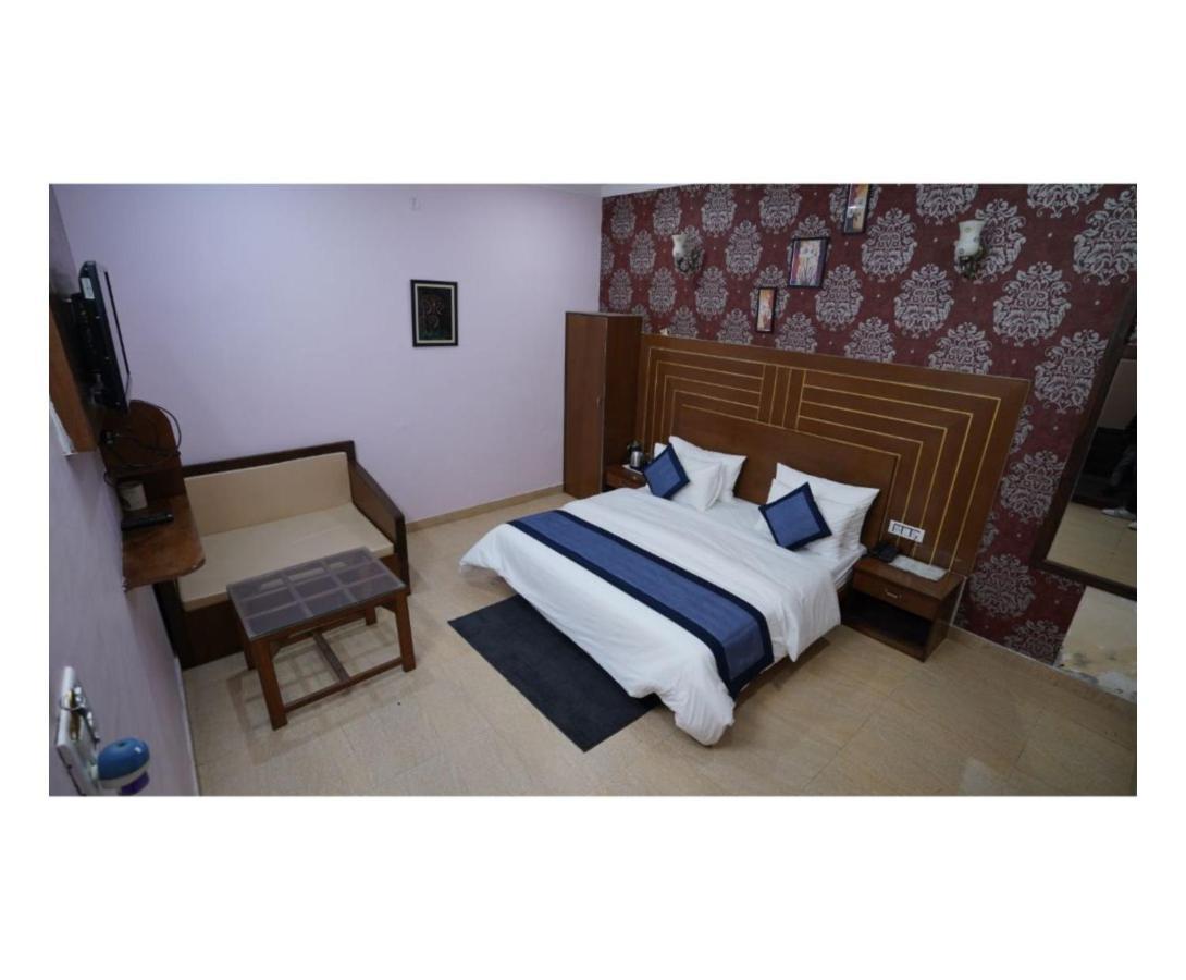Hr Dukes Den Resort Рамнаґар Екстер'єр фото