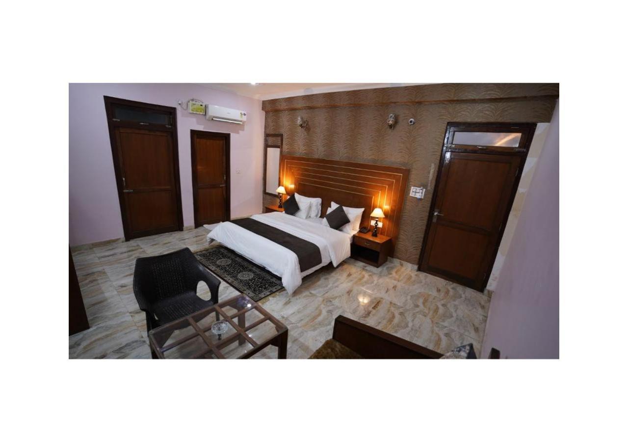Hr Dukes Den Resort Рамнаґар Екстер'єр фото