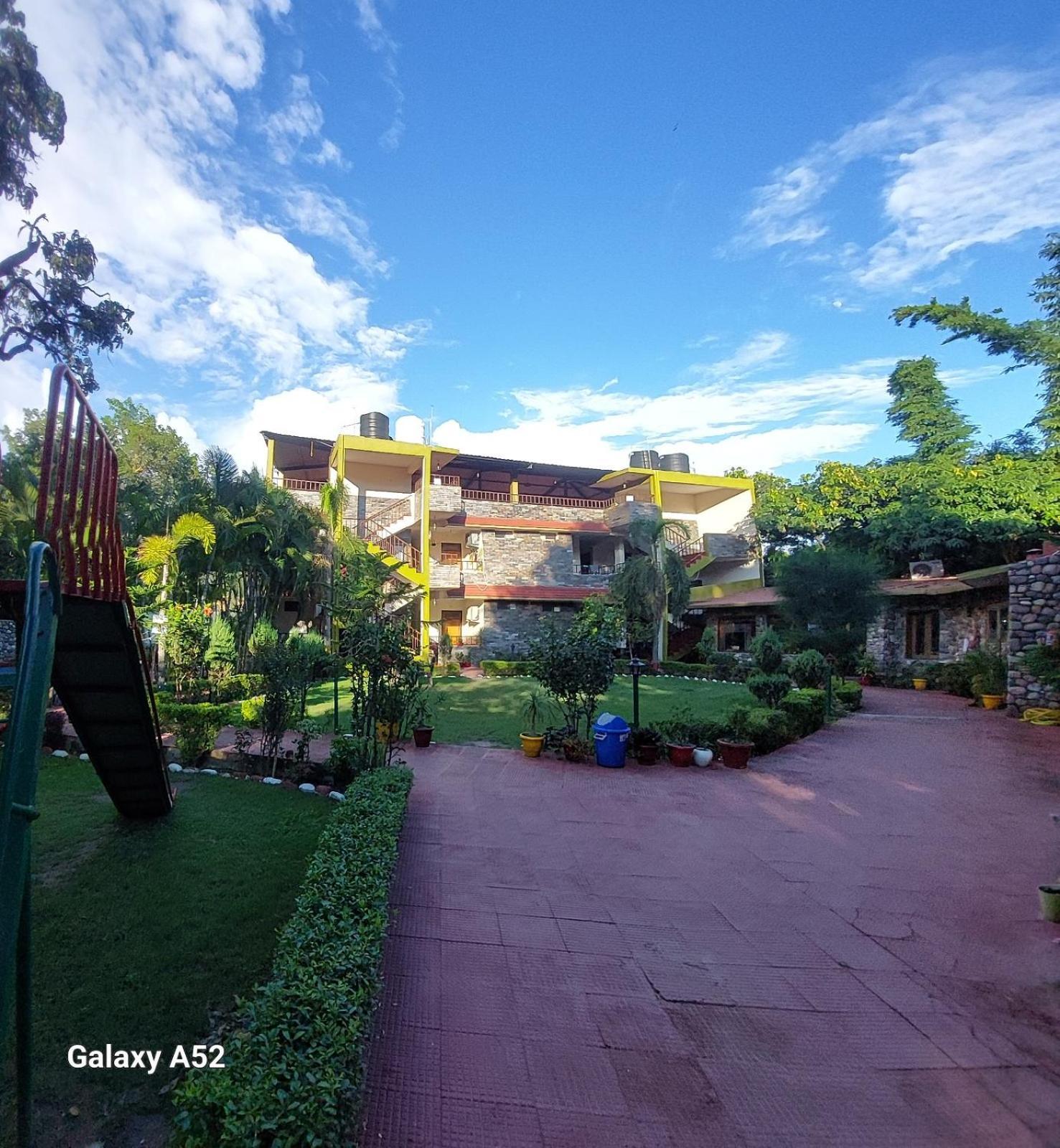 Hr Dukes Den Resort Рамнаґар Екстер'єр фото