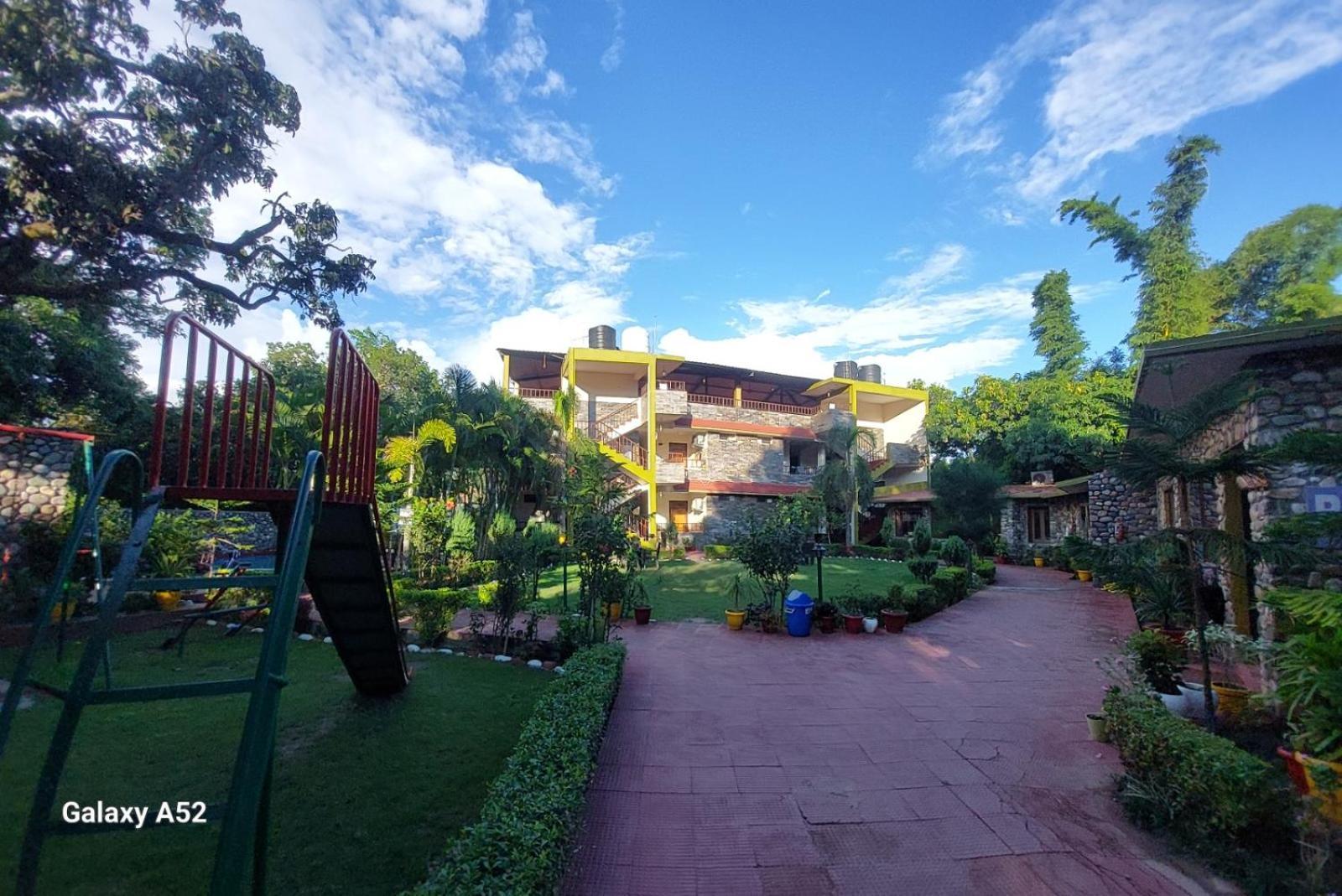 Hr Dukes Den Resort Рамнаґар Екстер'єр фото
